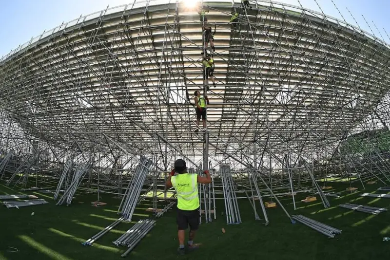 Arrancan las obras de 'Mundo Macondo': así se levanta en Madrid la ciudad efímera de Shakira
