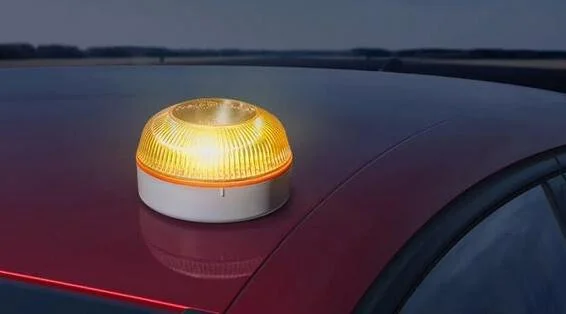 Warning sign for drivers about V16 beacon requirement