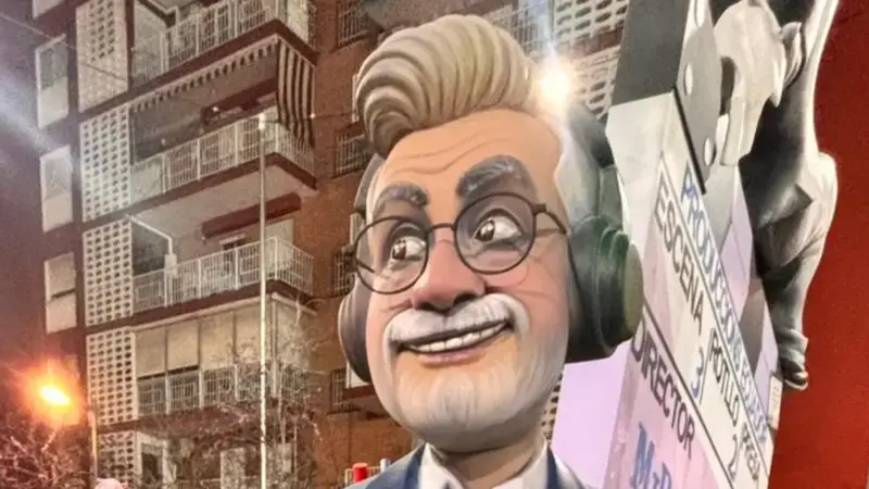 Carlos Alsina Fallas effigy burning ceremony