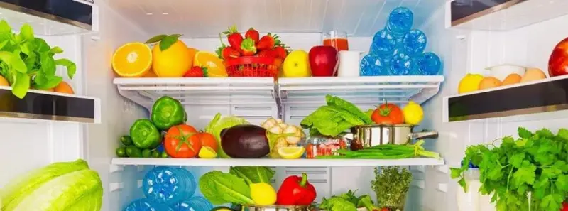 Cómo conservar las frutas y verduras en verano: cuáles van en la nevera y cuáles fuera