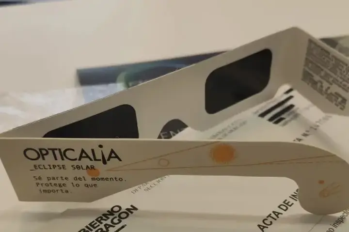 Comprueba que tus gafas para ver el eclipse no sean de estos modelos y marcas, no son seguras