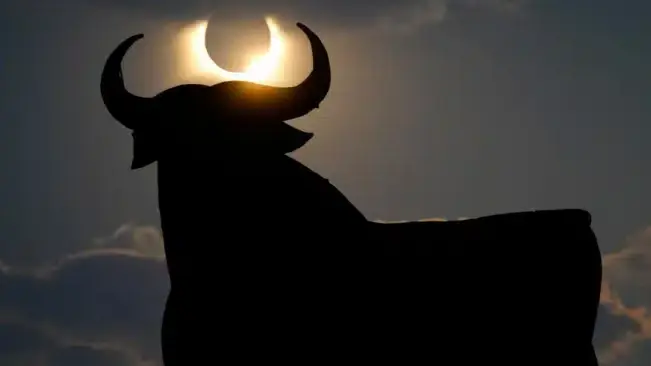 De la oscuridad del Sol al 'rojo' de la Luna: el segundo eclipse de agosto en España que no te puedes perder