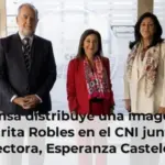 Defensa distribuye una imagen de Margarita Robles en el CNI junto a su directora, Esperanza Casteleiro