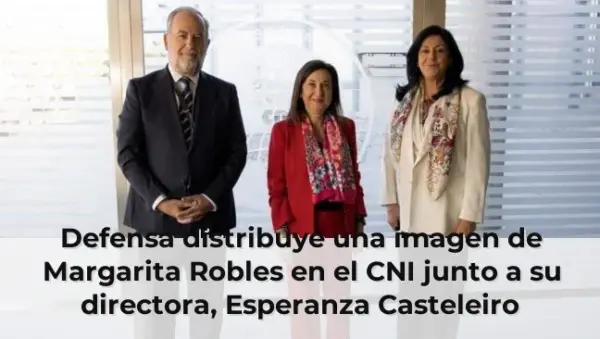 Defensa distribuye una imagen de Margarita Robles en el CNI junto a su directora, Esperanza Casteleiro