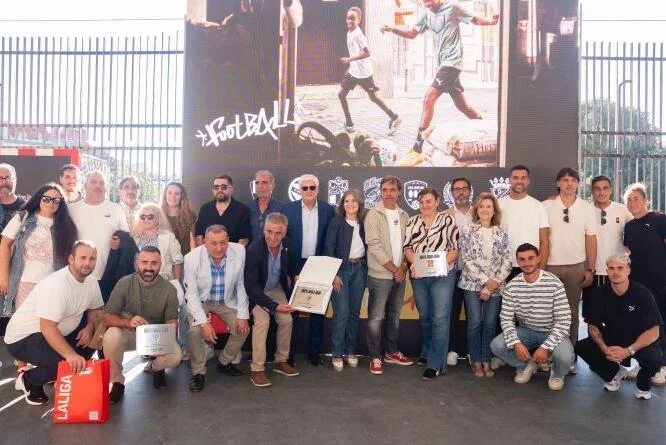 Dragones de Lavapiés football team in action