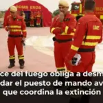 El avance del fuego obliga a desmantelar y trasladar el puesto de mando avanzado que coordina la extinción