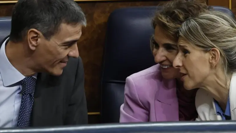 Politicos discutiendo en el congreso espanol