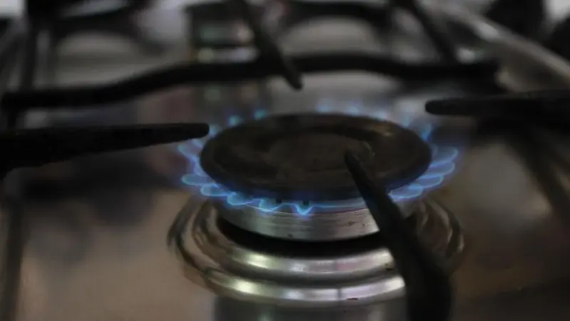 El fin de las ayudas dispara desde hoy un 21% la tarifa de gas de último recurso (TUR)