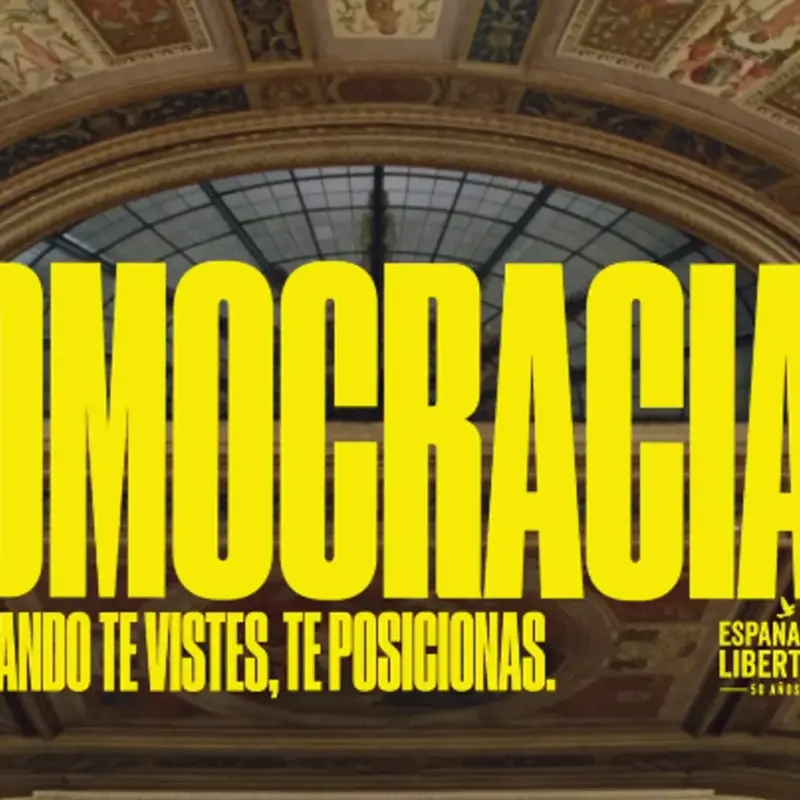 El Gobierno aclara cuánto ha costado la campaña de la marca ficticia de ropa Dmocracia y por qué ha tirado de influencer
