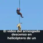 El vídeo del arriesgado descenso en helicóptero de un policía a un río lleno de cocodrilos para recuperar restos humanos