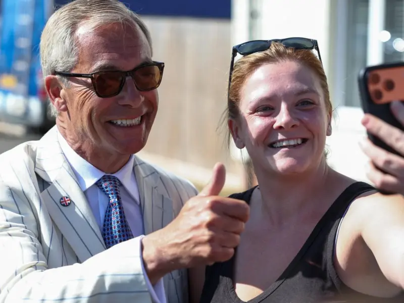 Farage recupera su escaño en Clacton pero el Conde Cara de Basura queda segundo con el 27% de los votos