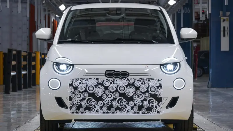 Fiat 500 Hybrid ciudad modelo