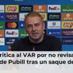 Flick critica al VAR por no revisar unas manos de Pubill tras un saque de Musso