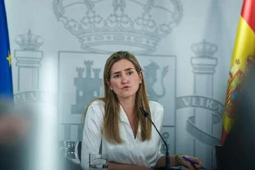 Petrol barrels and map of Iran conflict area