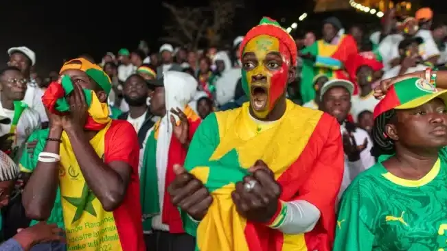 Mapa del Sahara Occidental con banderas de Marruecos y Polisario