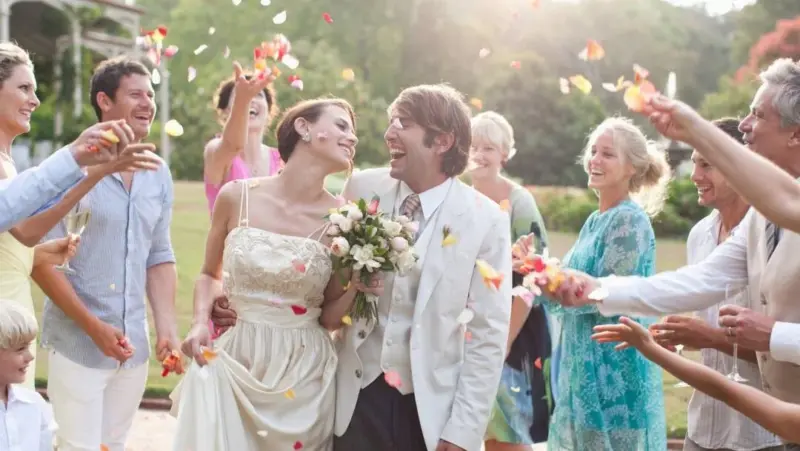 Ir de boda en 2026 sale caro: cuánto cuesta asistir como invitada