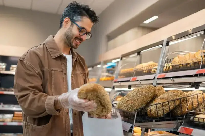 La Asociación Española de Consumidores publica una guía para ayudar a identificar el pan de calidad