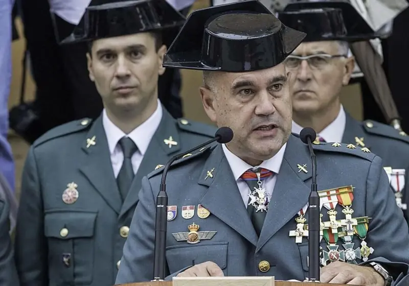 La Casa de Cantabria se niega a entregar el Emboque de Oro al teniente general de la Guardia Civil Luis Antonio del Cast