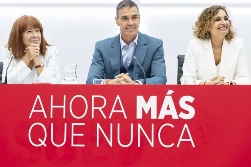 Los alcaldes del PSOE que desoyen a Ferraz y acudirán a las concentraciones en apoyo a Ceuta