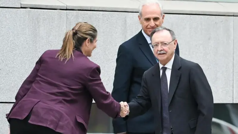 Moncloa da su versión y desmiente a Vivas: hubo nueve llamadas y sus peticiones fueron atendidas
