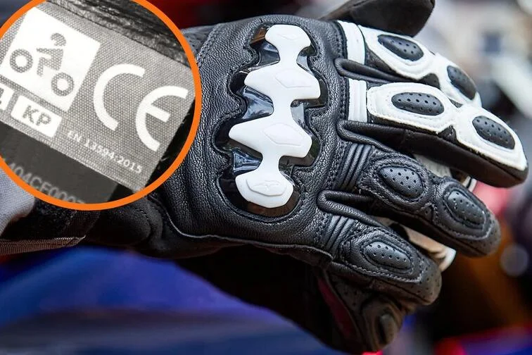 ¿Tengo que cambiar de guantes? Todo lo que debes saber para cumplir la nueva ley de moto