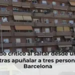Un herido crítico al saltar desde un cuarto piso tras apuñalar a tres personas en Barcelona