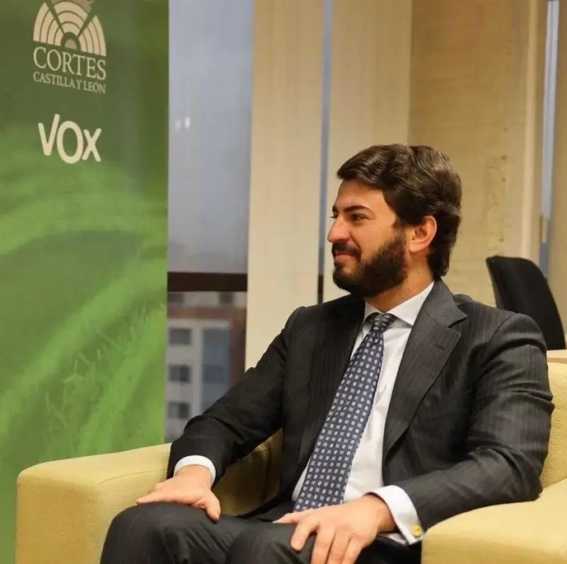 Vox leader reprimands García-Gallardo for rebellion